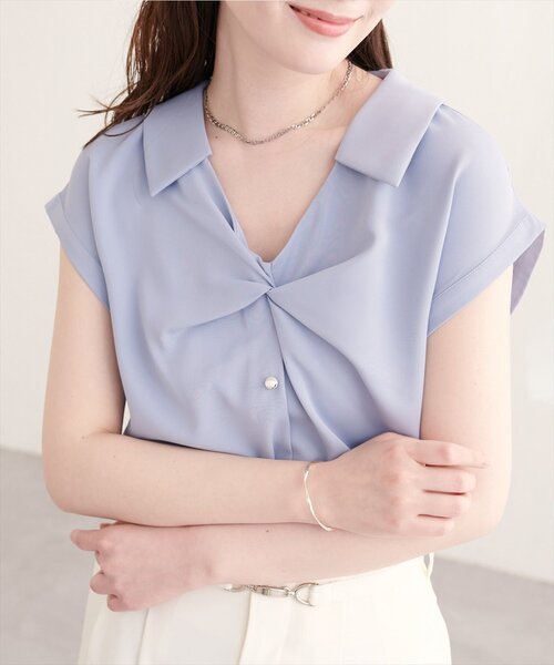 natural couture(ナチュラルクチュール)の「ねじりデザインブラウス(シャツ/ブラウス・レディース・オフホワイト/グレイッシュベージュ/ピンクベージュ/サックスブルー/ネイビー・FREE)」の15枚目の写真