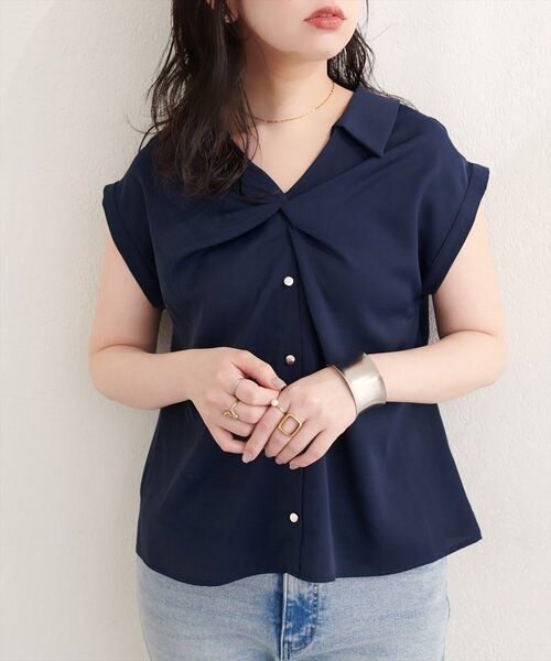 natural couture(ナチュラルクチュール)の「ねじりデザインブラウス(シャツ/ブラウス・レディース・オフホワイト/グレイッシュベージュ/ピンクベージュ/サックスブルー/ネイビー・FREE)」の19枚目の写真