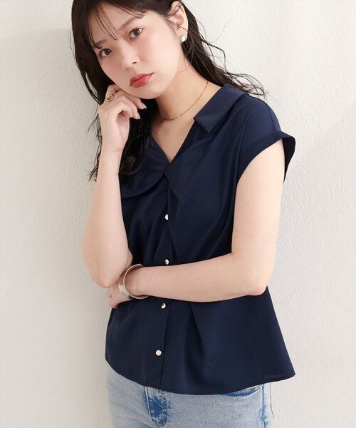 natural couture(ナチュラルクチュール)の「ねじりデザインブラウス(シャツ/ブラウス・レディース・オフホワイト/グレイッシュベージュ/ピンクベージュ/サックスブルー/ネイビー・FREE)」の21枚目の写真