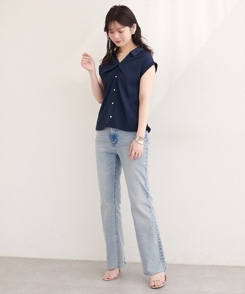 natural couture(ナチュラルクチュール)の「ねじりデザインブラウス(シャツ/ブラウス・レディース・オフホワイト/グレイッシュベージュ/ピンクベージュ/サックスブルー/ネイビー・FREE)」の22枚目の写真