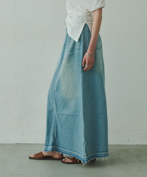 Plumel（プルメル）の「Stretch Denim Maxi Skirt / ストレッチデニムマキシスカート（デニムスカート・レディース・ライトブルー/ブルー・MEDIUM/LARGE）」の3枚目の写真