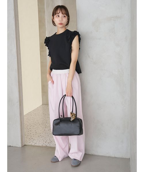 emmi(エミ)の「フラワーモチーフTシャツ/接触冷感(Tシャツ/カットソー・レディース・ブラック/ホワイト・F)」の5枚目の写真
