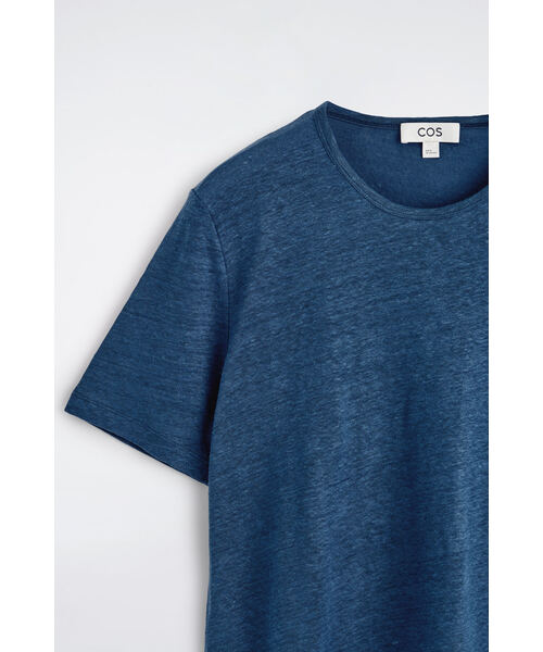 COS(コス)の「リネンTシャツ(Tシャツ/カットソー・メンズ・ブラック系その他/ネイビー/ブラック・XL/XS/S/M/L)」の4枚目の写真