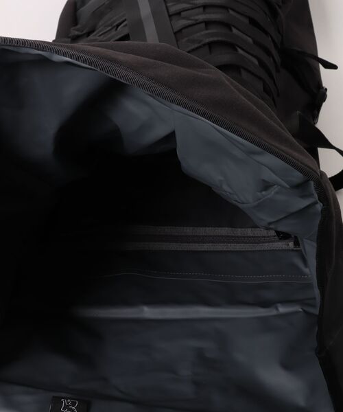 VIBGYOR（ヴィブジョー）の「BARRAGE 34L PACK　バラージ 34L パック (BG368)（バックパック/リュック・メンズ・ブラック・FREE）」の3枚目の写真