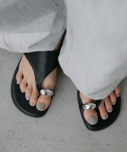 Aunt Marie's(アントマリーズ)の「ニュアンスメタルサンダル(サンダル・レディース・ホワイト/ブラック・LARGE/MEDIUM/SMALL)」の9枚目の写真