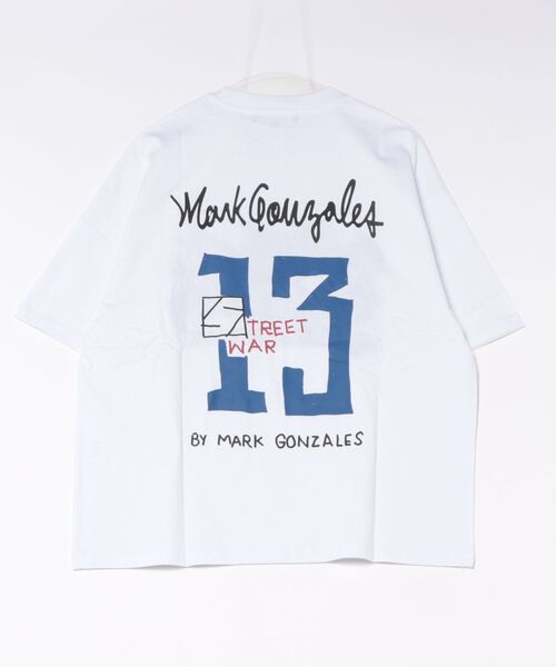 RiNc (リンク)の「【 MARK GONZALES 】 ナンバリングロゴ バックプリント Tシャツ(Tシャツ/カットソー・メンズ・ホワイト/ブラック・XL/M/L)」の3枚目の写真