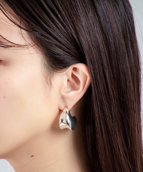 JENNYBIRD(ジェニーバード)の「【JENNY BIRD/ジェニーバード】ティアドロップ ピアス ぷっくり Paige Puff Earrings(ピアス(両耳用)・レディース・シルバー/ゴールド・FREE)」の2枚目の写真
