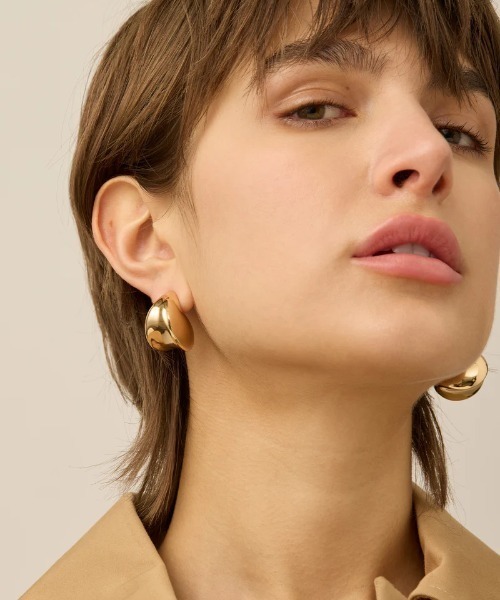 JENNYBIRD(ジェニーバード)の「【JENNY BIRD/ジェニーバード】ティアドロップ ピアス ぷっくり Paige Puff Earrings(ピアス(両耳用)・レディース・シルバー/ゴールド・FREE)」の4枚目の写真