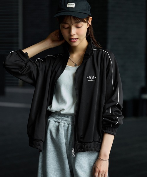 UMBRO(アンブロ)の「【UMBRO/アンブロ】限定 トラックジャケット(ブルゾン・レディース・ネイビー/ブラック・M/L/LL)」の8枚目の写真