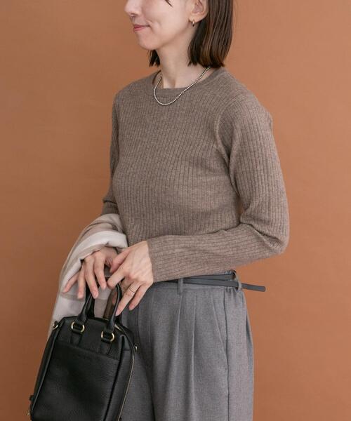 ITEMS URBANRESEARCH(アイテムズ アーバンリサーチ)の「『洗濯可』フワフワクルーネックリブニット(ニット/セーター・レディース・モカ/オフホワイト/チャコールグレー・FREE)」の1枚目の写真
