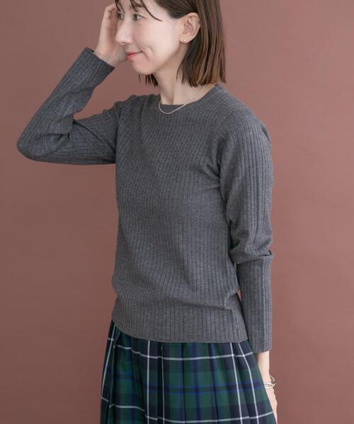 ITEMS URBANRESEARCH(アイテムズ アーバンリサーチ)の「『洗濯可』フワフワクルーネックリブニット(ニット/セーター・レディース・モカ/オフホワイト/チャコールグレー・FREE)」の16枚目の写真