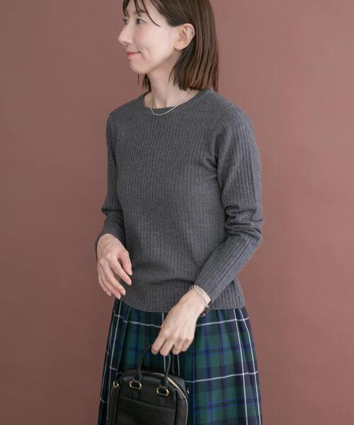 ITEMS URBANRESEARCH(アイテムズ アーバンリサーチ)の「『洗濯可』フワフワクルーネックリブニット(ニット/セーター・レディース・モカ/オフホワイト/チャコールグレー・FREE)」の17枚目の写真