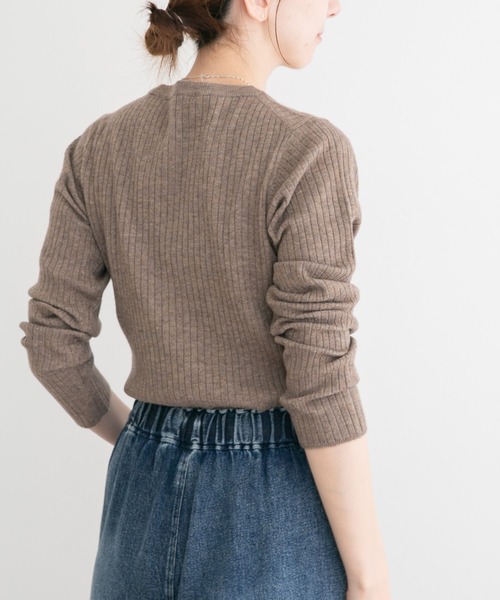 ITEMS URBANRESEARCH（アイテムズ アーバンリサーチ）の「『洗濯可』フワフワクルーネックリブニット（ニット/セーター・レディース・モカ/オフホワイト/チャコールグレー・FREE）」の14枚目の写真