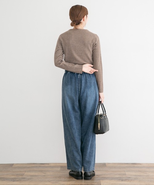 ITEMS URBANRESEARCH（アイテムズ アーバンリサーチ）の「『洗濯可』フワフワクルーネックリブニット（ニット/セーター・レディース・モカ/オフホワイト/チャコールグレー・FREE）」の17枚目の写真