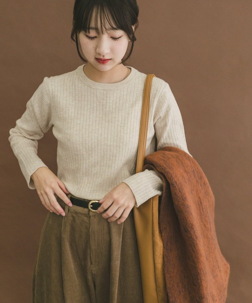 ITEMS URBANRESEARCH（アイテムズ アーバンリサーチ）の「『洗濯可』フワフワクルーネックリブニット（ニット/セーター・レディース・モカ/オフホワイト/チャコールグレー・FREE）」の4枚目の写真