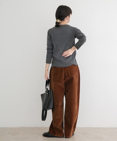 ITEMS URBANRESEARCH（アイテムズ アーバンリサーチ）の「『洗濯可』フワフワクルーネックリブニット（ニット/セーター・レディース・モカ/オフホワイト/チャコールグレー・FREE）」の8枚目の写真