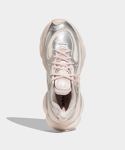 adidas(アディダス)の「オズヴィーナス / OZVENUZ W / アディダスオリジナルス adidas Originals / 厚底スニーカー(スニーカー・レディース・シルバー・26.0cm/26.5cm/22.5cm/22.0cm/25.0cm/25.5cm/24.5cm/24.0cm/23.5cm/23.0cm/28.0cm/27.5cm/27.0cm)」の2枚目の写真