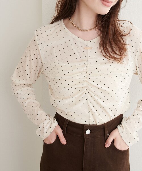 natural couture（ナチュラルクチュール）の「シアーベロアギャザーロンT（Tシャツ/カットソー・レディース・ブラック系その他/オフホワイト/ドット/ブラウン/その他1/ダークブラウン/ブラック/アイボリー/ボルドー/レッド系その他・FREE）」の9枚目の写真