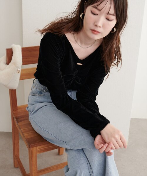 natural couture（ナチュラルクチュール）の「シアーベロアギャザーロンT（Tシャツ/カットソー・レディース・ブラック系その他/オフホワイト/ドット/ブラウン/その他1/ダークブラウン/ブラック/アイボリー/ボルドー/レッド系その他・FREE）」の3枚目の写真