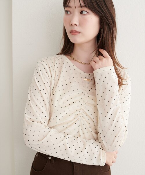 natural couture（ナチュラルクチュール）の「シアーベロアギャザーロンT（Tシャツ/カットソー・レディース・ブラック系その他/オフホワイト/ドット/ブラウン/その他1/ダークブラウン/ブラック/アイボリー/ボルドー/レッド系その他・FREE）」の12枚目の写真