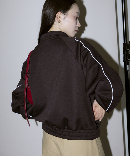 UMBRO(アンブロ)の「UMBRO × PUBLUX/アンブロ 別注 パイピング トラックジャケット 限定展開(ジャージ・レディース・ブラック/ナチュラル/ブラウン・フリ-)」の12枚目の写真