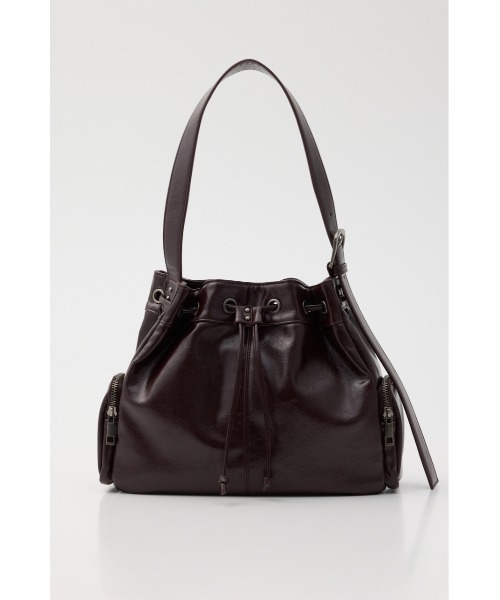 LAGUA GEM(ラグアジェム)の「DRAWSTRING FAUX LEATHER バッグ(ショルダーバッグ・レディース・バーガンディー/ブラック・FREE)」の2枚目の写真