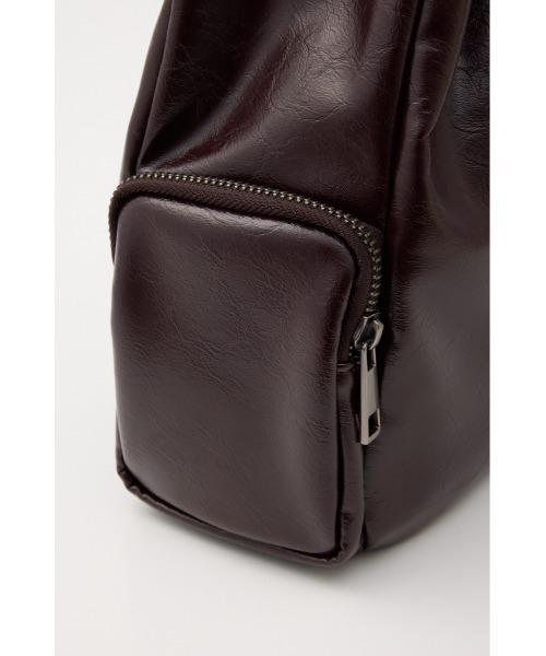 LAGUA GEM(ラグアジェム)の「DRAWSTRING FAUX LEATHER バッグ(ショルダーバッグ・レディース・バーガンディー/ブラック・FREE)」の14枚目の写真