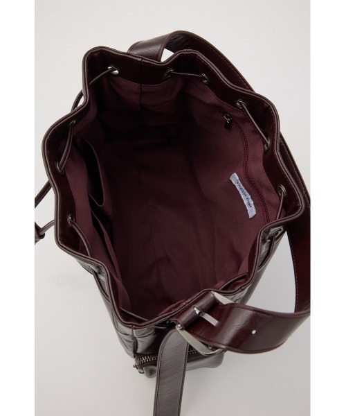 LAGUA GEM(ラグアジェム)の「DRAWSTRING FAUX LEATHER バッグ(ショルダーバッグ・レディース・バーガンディー/ブラック・FREE)」の15枚目の写真
