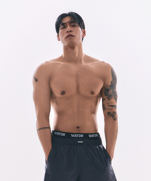 WAYDN（ウェイドゥン）の「[ALI] ザ・グレイテスト プリント ハーフパンツ チャコール（その他パンツ・メンズ・その他・MEDIUM/LARGE/X-LARGE/XX-LARGE）」の4枚目の写真