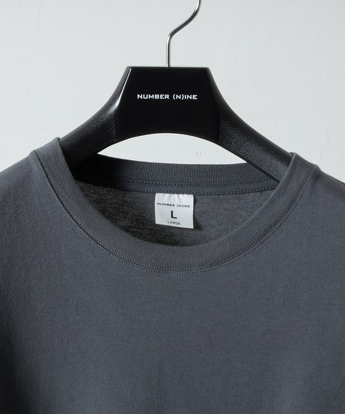 NUMBER (N)INE(ナンバーナイン)の「BASIC HEM PRINTED L/S T-SHIRT / ベーシック ワンポイント ロゴプリント ロンT(Tシャツ/カットソー・メンズ・ホワイト/ブラック/チャコール・M/L/XL)」の15枚目の写真