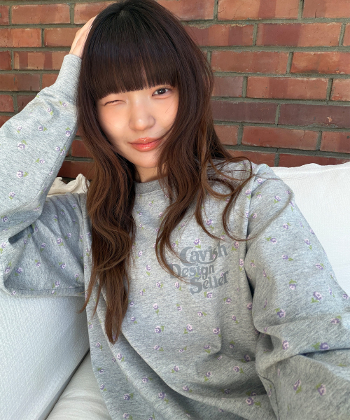 Cavish(カビシ)の「FLOWER SELLER ロゴ 長袖Tシャツ グレー(パープル)(CV2GSUT551A)(Tシャツ/カットソー・レディース・ライトパープル・FREE/LARGE/MEDIUM/SMALL)」の6枚目の写真