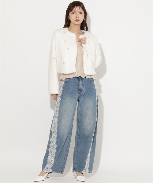 AND COUTURE(アンドクチュール)の「ビジュー付きノーカラーファージャケット(ノーカラージャケット・レディース・モカ/アイボリー/ベージュ・FREE)」の4枚目の写真