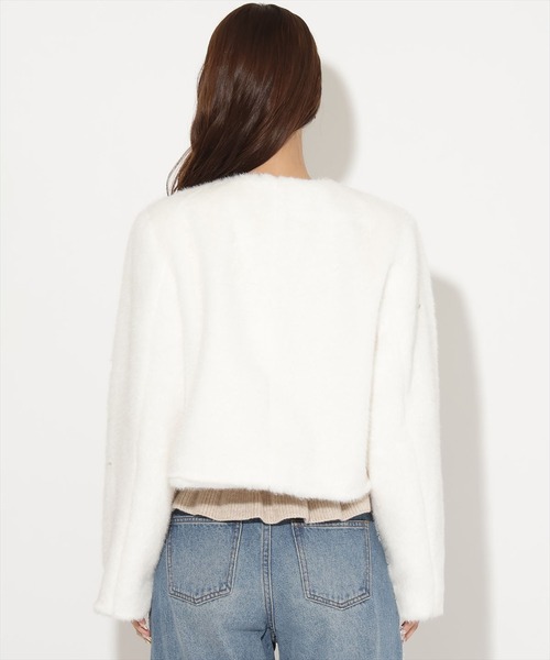 AND COUTURE(アンドクチュール)の「ビジュー付きノーカラーファージャケット(ノーカラージャケット・レディース・モカ/アイボリー/ベージュ・FREE)」の6枚目の写真