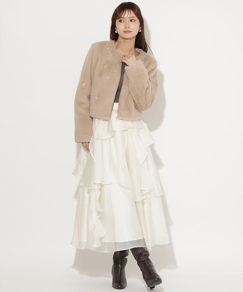 AND COUTURE(アンドクチュール)の「ビジュー付きノーカラーファージャケット(ノーカラージャケット・レディース・モカ/アイボリー/ベージュ・FREE)」の21枚目の写真