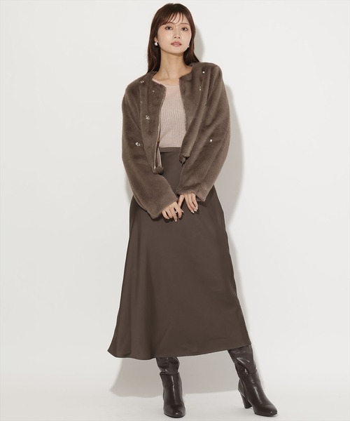 AND COUTURE(アンドクチュール)の「ビジュー付きノーカラーファージャケット(ノーカラージャケット・レディース・モカ/アイボリー/ベージュ・FREE)」の10枚目の写真