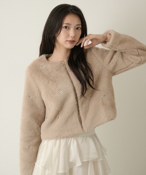 AND COUTURE(アンドクチュール)の「ビジュー付きノーカラーファージャケット(ノーカラージャケット・レディース・モカ/アイボリー/ベージュ・FREE)」の22枚目の写真