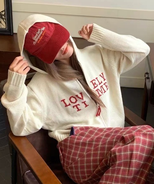 Achic(アシック)の「LOVELY TIME ロゴニットパーカー(パーカー・レディース・ネイビー/アイボリー・M)」の2枚目の写真