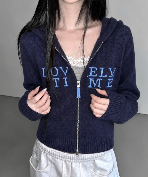 Achic(アシック)の「LOVELY TIME ロゴニットパーカー(パーカー・レディース・ネイビー/アイボリー・M)」の3枚目の写真