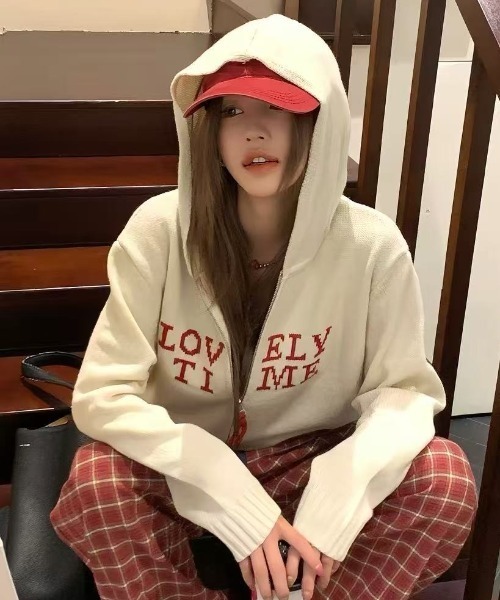 Achic(アシック)の「LOVELY TIME ロゴニットパーカー(パーカー・レディース・ネイビー/アイボリー・M)」の15枚目の写真