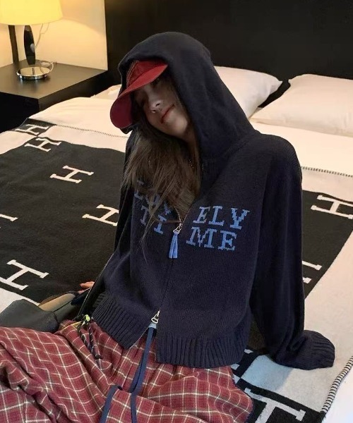 Achic(アシック)の「LOVELY TIME ロゴニットパーカー(パーカー・レディース・ネイビー/アイボリー・M)」の6枚目の写真