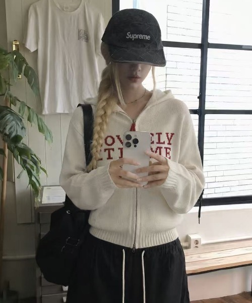 Achic(アシック)の「LOVELY TIME ロゴニットパーカー(パーカー・レディース・ネイビー/アイボリー・M)」の16枚目の写真