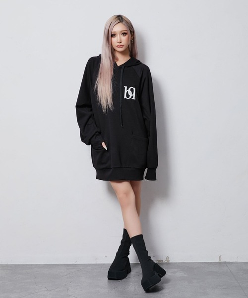 BLACKQUEEN(ブラッククイーン)の「【BLACKQUEEN】ロゴ入りパーカー(パーカー・レディース・ホワイト/ブラック・M)」の4枚目の写真