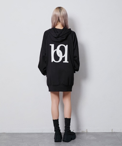 BLACKQUEEN(ブラッククイーン)の「【BLACKQUEEN】ロゴ入りパーカー(パーカー・レディース・ホワイト/ブラック・M)」の6枚目の写真