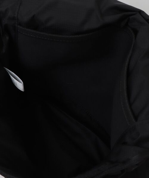 THE NORTH FACE(ザノースフェイス)の「THE NORTH FACE / ザ・ノース・フェイス / Geoface Shoulder ジオフェイスショルダーバッグ(ショルダーバッグ・レディース・アイボリー/ブラック・F)」の6枚目の写真
