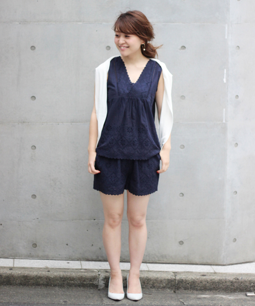 LIMITLESS LUXURY（リミットレスラグジュアリー）の「コットンスカラップ ショートパンツ◆（その他パンツ・レディース・ネイビー/ブラック/ホワイト・FREE）」の4枚目の写真