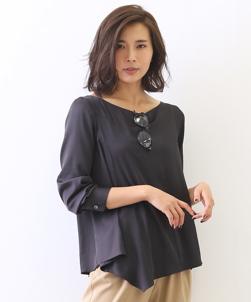 qualite（カリテ）の「アシメドレープブラウス（シャツ/ブラウス・レディース・ベージュ/ダークネイビー/オフホワイト・2）」の4枚目の写真