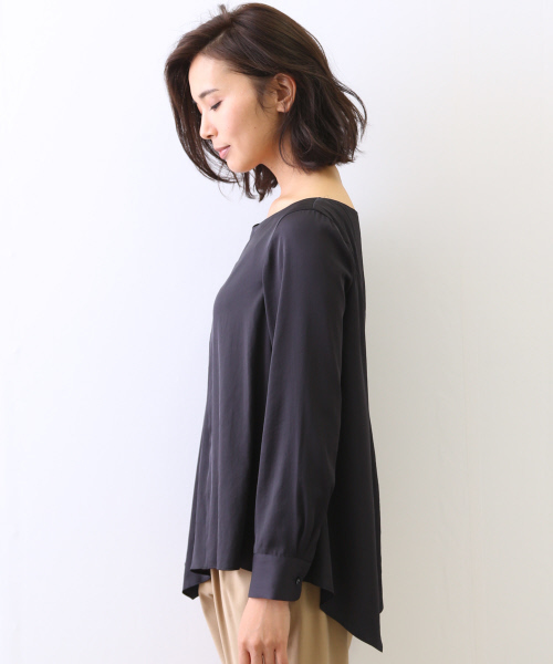 qualite（カリテ）の「アシメドレープブラウス（シャツ/ブラウス・レディース・ベージュ/ダークネイビー/オフホワイト・2）」の5枚目の写真