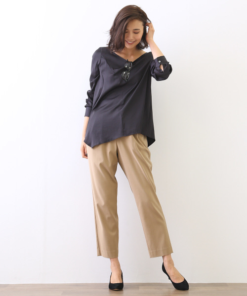 qualite（カリテ）の「アシメドレープブラウス（シャツ/ブラウス・レディース・ベージュ/ダークネイビー/オフホワイト・2）」の11枚目の写真