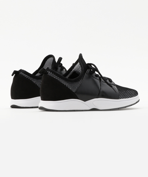 CHARLES & KEITH（チャールズ & キース）の「レースアップスニーカー / LACE-UP SNEAKERS（スニーカー・レディース・ホワイト/ネイビー/ブラック系その他・23cm/24cm/24.5cm/23.5cm/25cm）」の6枚目の写真