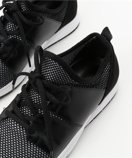 CHARLES & KEITH（チャールズ & キース）の「レースアップスニーカー / LACE-UP SNEAKERS（スニーカー・レディース・ホワイト/ネイビー/ブラック系その他・23cm/24cm/24.5cm/23.5cm/25cm）」の8枚目の写真